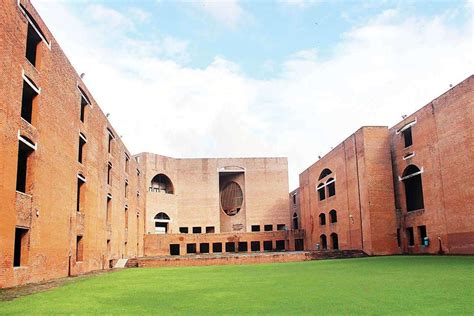 Iim Ahmedabad Niif Tie Up To Set Up Indias First Research Chair In Esg The Live Ahmedabad