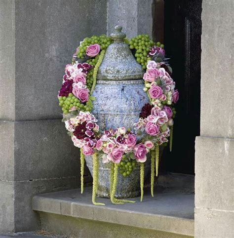 Een Kleine Krans Voor Om De Urn Vind Meer Inspiratie Over Bloemen