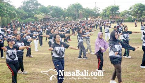 Nusabali Guru Ikuti Jalan Santai Dan Senam Massal Hut Pgri