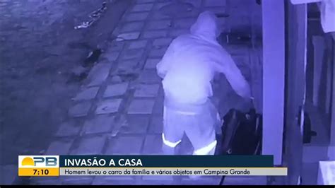 Homem invade casa e rouba carro e objetos enquanto família dorme em