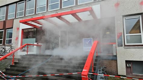 Ruiten Ingegooid Van Rug Pand Aan Muurstraat Ook Heymansgebouw Beklad