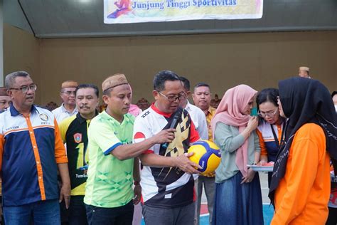 Buka Turnamen Volly Ball Thariq Para Juara Akan Mendapatkan Pembinaan