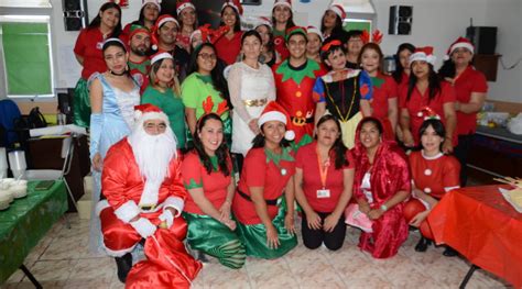 Regalan cena navideña a niños y adultos mayores en Cesfam Santa Elvira