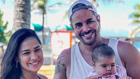 Simone Completa Anos E O Marido Kak Diniz Se Derrete Linda