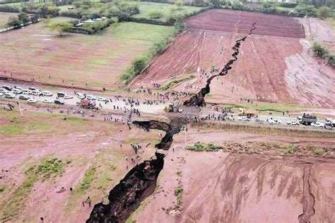 La Terre Sest Ouverte Dans La Vallée Du Rift Au Kenya