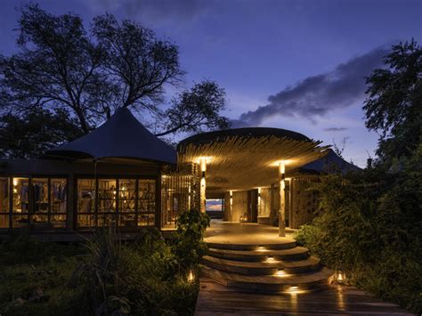 Mombo Camp | Botswana Safari Camps & Reviews | iSafari.com