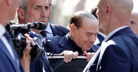 Silvio Berlusconi In Terapia Intensiva Il Fratello Una Roccia