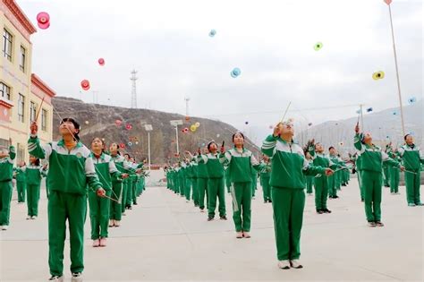 空竹“抖”进校园 卓尼这所学校师生同台亮绝活（1）凤凰网视频凤凰网