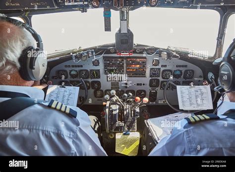 Douglas dc 3 cockpit hi-res stock photography and images - Alamy