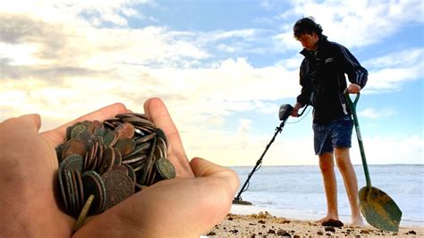 UNBELIEVABLE Finds Metal Detecting On The Beach In Australia YouTube