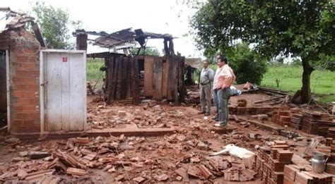 Diario HOY Humilde familia perdió su casa tras la tormenta