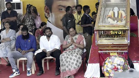 Vijayakanth death: Mortal remains of DMDK chief brought to Island ...