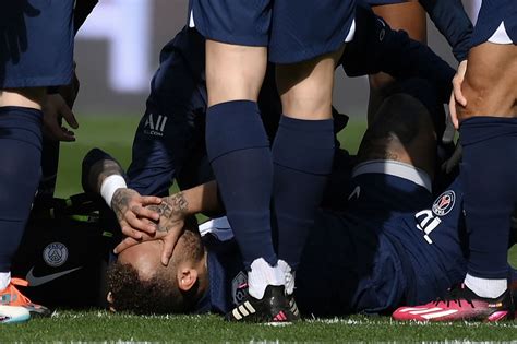 French Outlet Shares Injury Update on Neymar Amid Man United Link