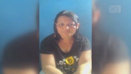 Mãe de adolescente morta pelo ex namorado faz desabafo em vídeo