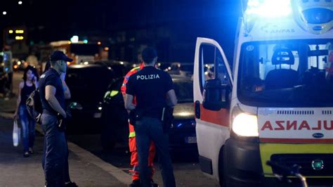 Milano Tragico Incidente Tra Una Moto E Unauto Donna Di 30 Anni In