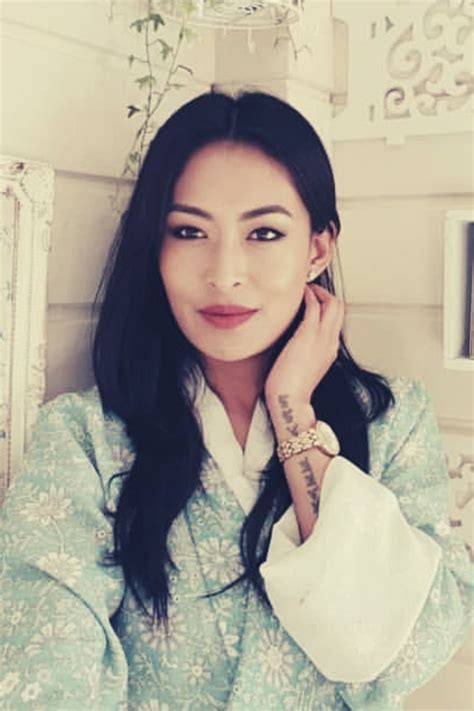 Top 10 Most Beautiful & Hottest Bhutanese Models, Actresses - Fakoa