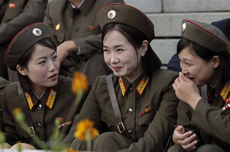 est100 一些攝影 some photos North Korean women soldiers 北韓女兵