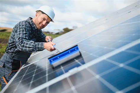 Guía Práctica Para El Mantenimiento De Un Panel Solar