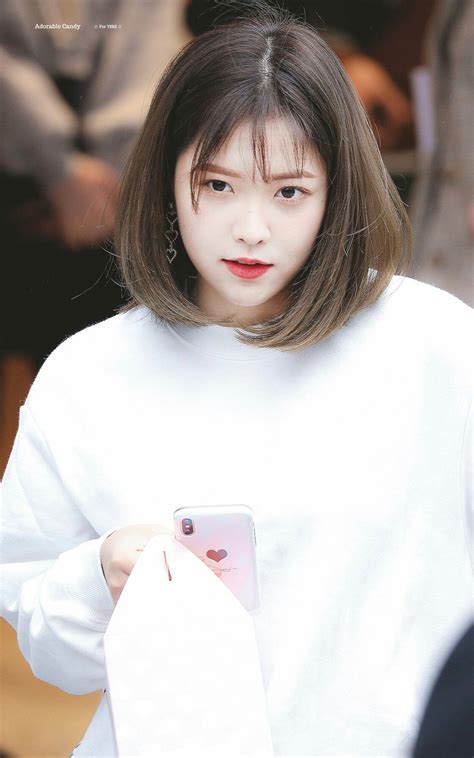 Pin By Julia On ´｡｡` Red Velvet ´｡｡` Hair Styles Yeri Short Hair