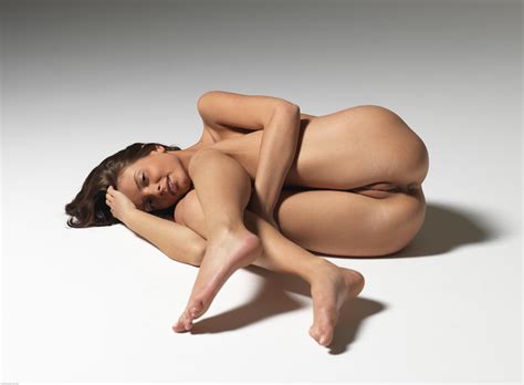 Naked Women In Depraved Poses 72 Photos Porn Photo