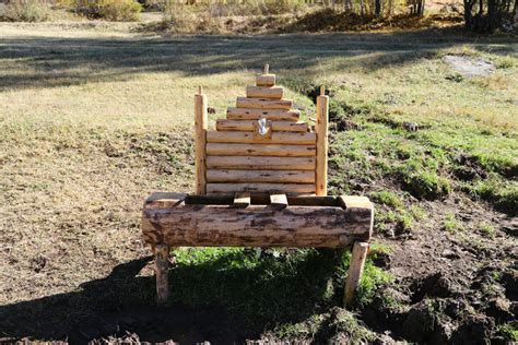 Une fontaine en bois DIY pour décorer le jardin voici 10 idées originales