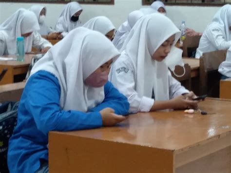 Literasi Religi Smk Negeri Surakarta Berdayakan Siswa Muslim Melalui