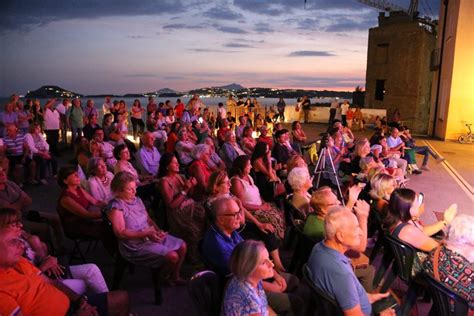 Pozzuoli Concerto Di Musica Napoletana Le Foto E Il Video