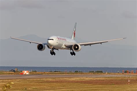 Air Canada C FIVK Arriving 08L YVR Scott McGeachy Flickr