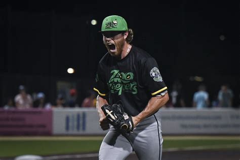 Zookeepers Hang On In Extras Asheboro Zookeepers Baseball