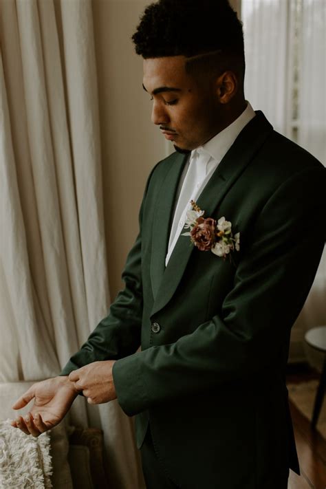 Emerald Green Suit In 2021 Green Tux Wedding Suits Groom Wedding