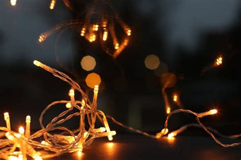 Helpful Hacks for Hanging Your Outdoor Christmas Lights This Year