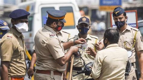 Mumbai Police Rescue Two Men From Sea Off Bandra Republic World