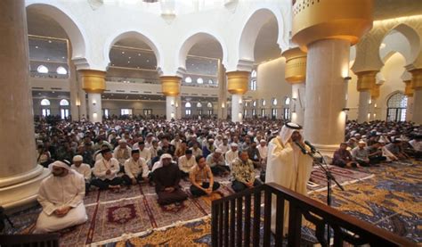 Salat Jumat Perdana Di Masjid Sheikh Zayed Solo Gibran Warga Wis