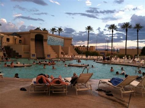 place was huge. spa tub in the corner, with a view - Picture of Luxor ...