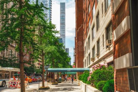 New York Street Scene And Apartment Buildings Of Midtown Manhattan In