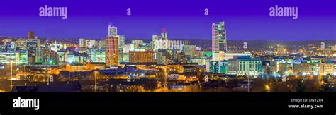 leeds skyline at night Stock Photo: 65133800 - Alamy