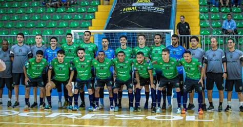 Em Um Jogo De Nove Gols Contra O Pato Futsal Esporte Futuro Finaliza