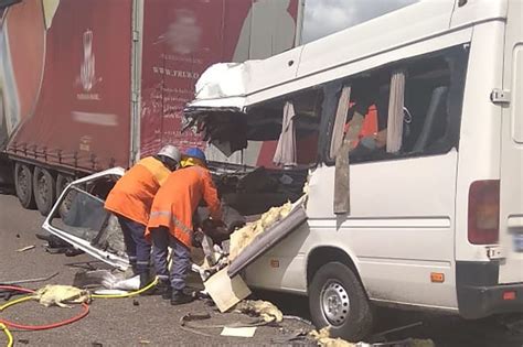 Ukraine Dix Morts Dans Une Collision Entre Un Autocar Et Un Camion