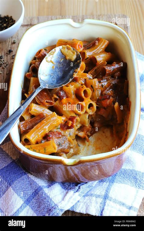 Pasta Al Formaggio Al Forno Immagini E Fotografie Stock Ad Alta