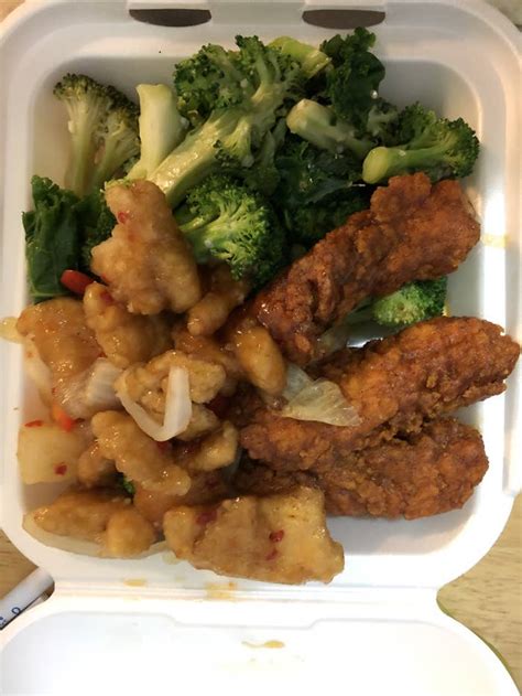 I Tried Panda Expresss Newest Menu Item Sichuan Hot Chicken — Heres