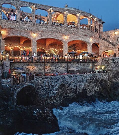 Este Restaurante De Piedra Frente Al Mar Es De Los Lugares M S Hermosos