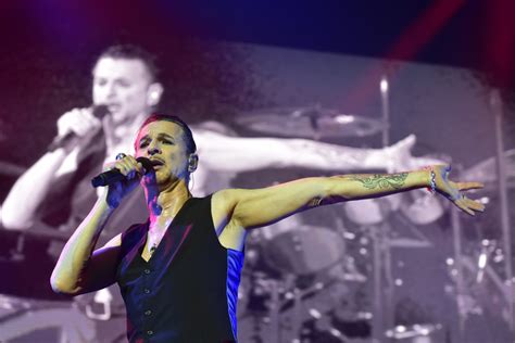 Kultovní kapela Depeche Mode vystoupí na konci července příštího roku v