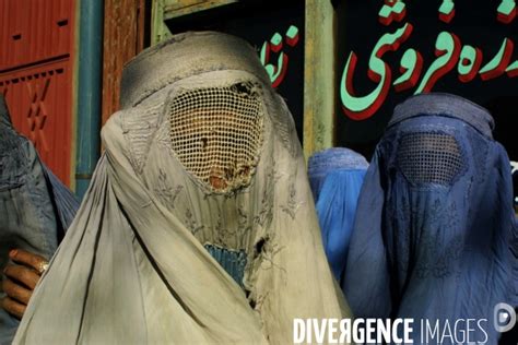 Women in Burqa Afghanistan. Les femmes en burqa en Afghanistan. par ...