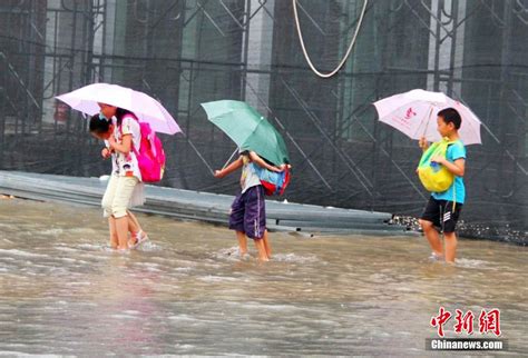 江西遂川遭暴雨袭击 城区积水街道变“河流” 组图 图片中国中国网