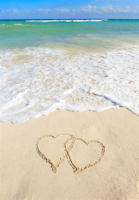 Heart Drawing In Sand On Beach Heart Drawing Sand Drawing Beach