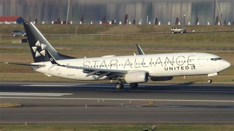 United Airlines Boeing 737 800 Star Alliance N76516 Landing In PDX