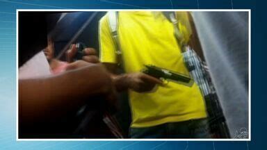 CETV 2ª Edição Homem é flagrado tentando vender armas em feira em