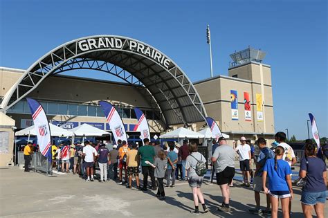 Fans line up to enter the Grand Prairie Stadium | ESPNcricinfo.com