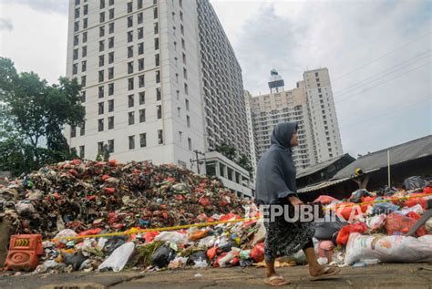 Pembuang Gelap Dari Mobil Buat Sampah Di Tps Kemiri Muka Menggunung