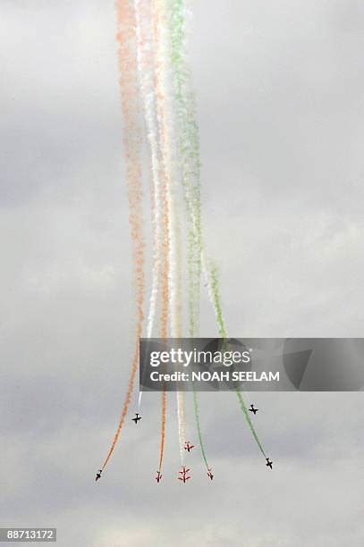 335 Indian Air Force Surya Kiran Aerobatic Team Stock Photos, High-Res ...